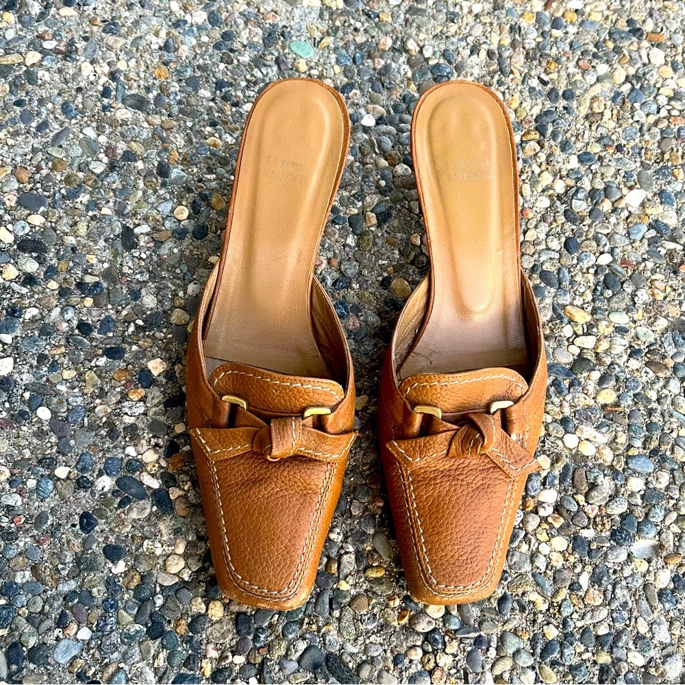 Brown pointy toe kitten heel mules slides 9‎ pebbled leather buckle belted y2k